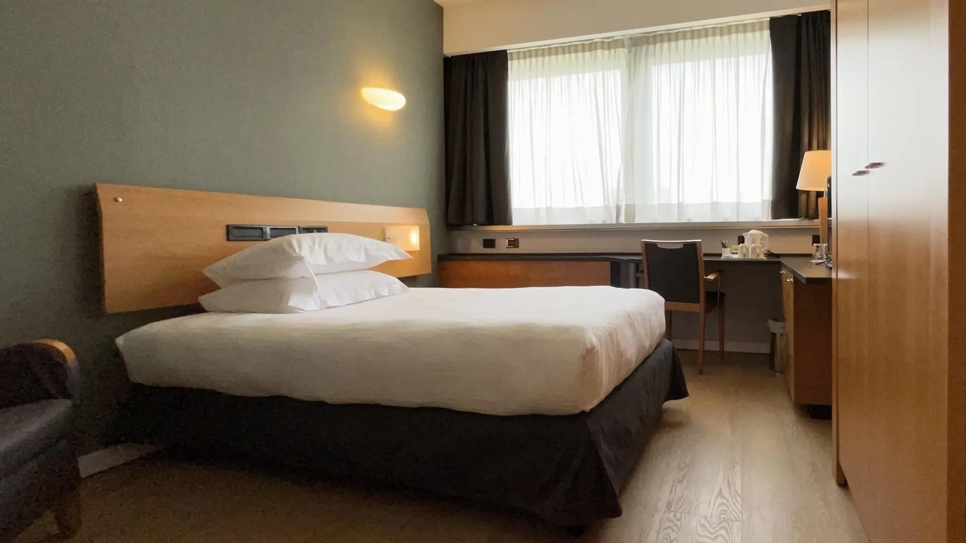 מלון סאן דונאטו מילאנזה Crowne Plaza Milan Linate By Ihg 4*,  איטליה